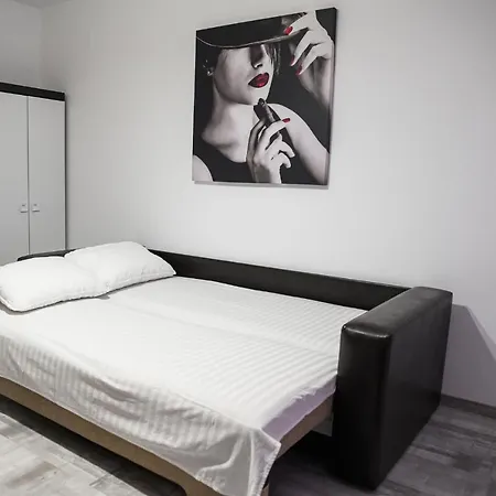 Riana Apartment *